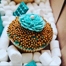 Load image into Gallery viewer, Smash Heart &amp; Cupcakes
