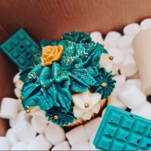 Load image into Gallery viewer, Smash Heart &amp; Cupcakes
